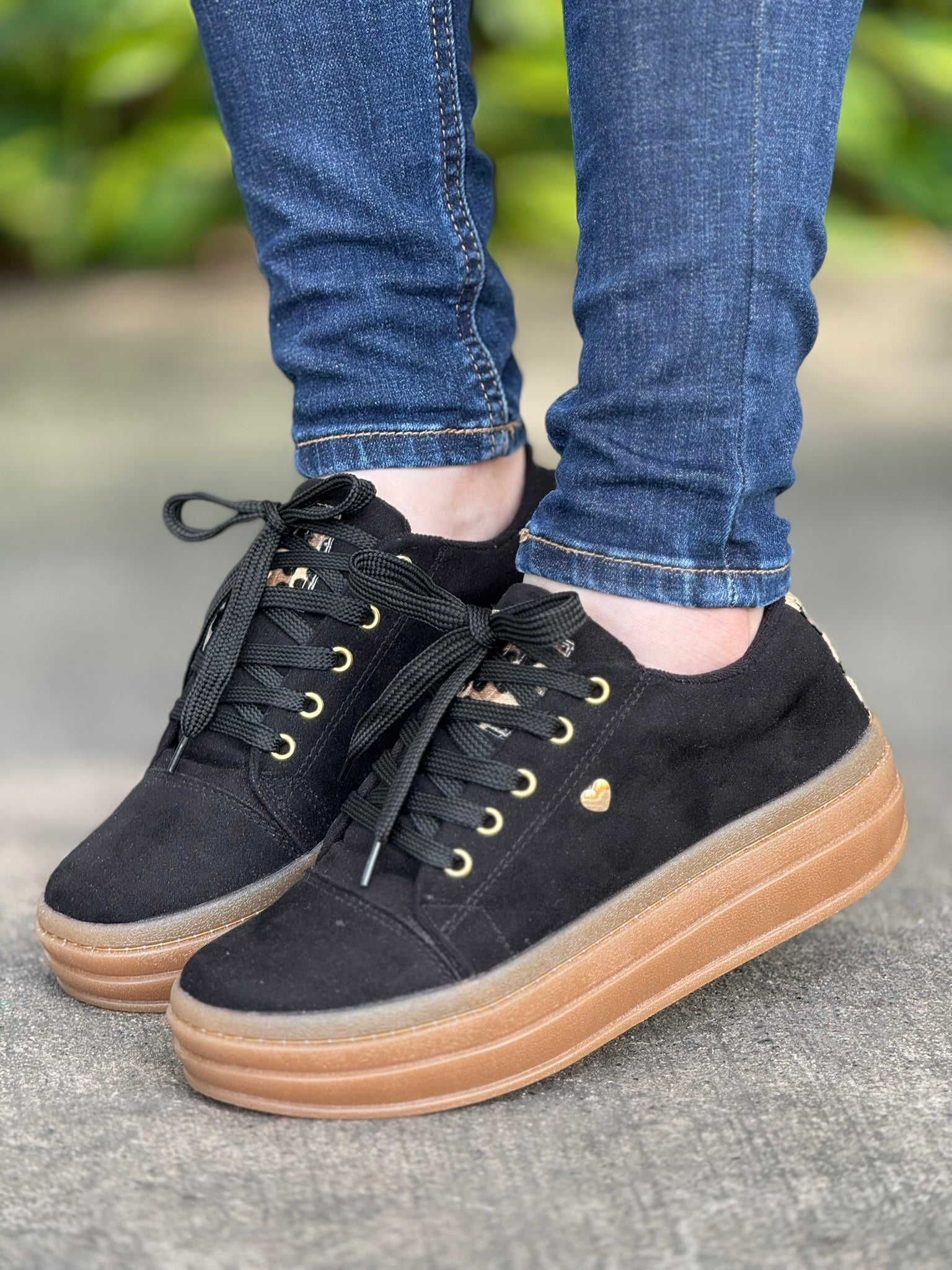 TENIS CASUAL CORA + CAJA