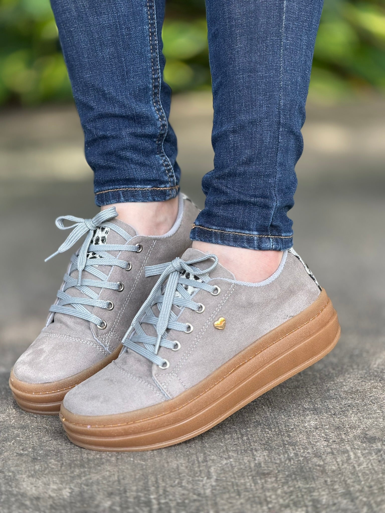 TENIS CASUAL CORA + CAJA