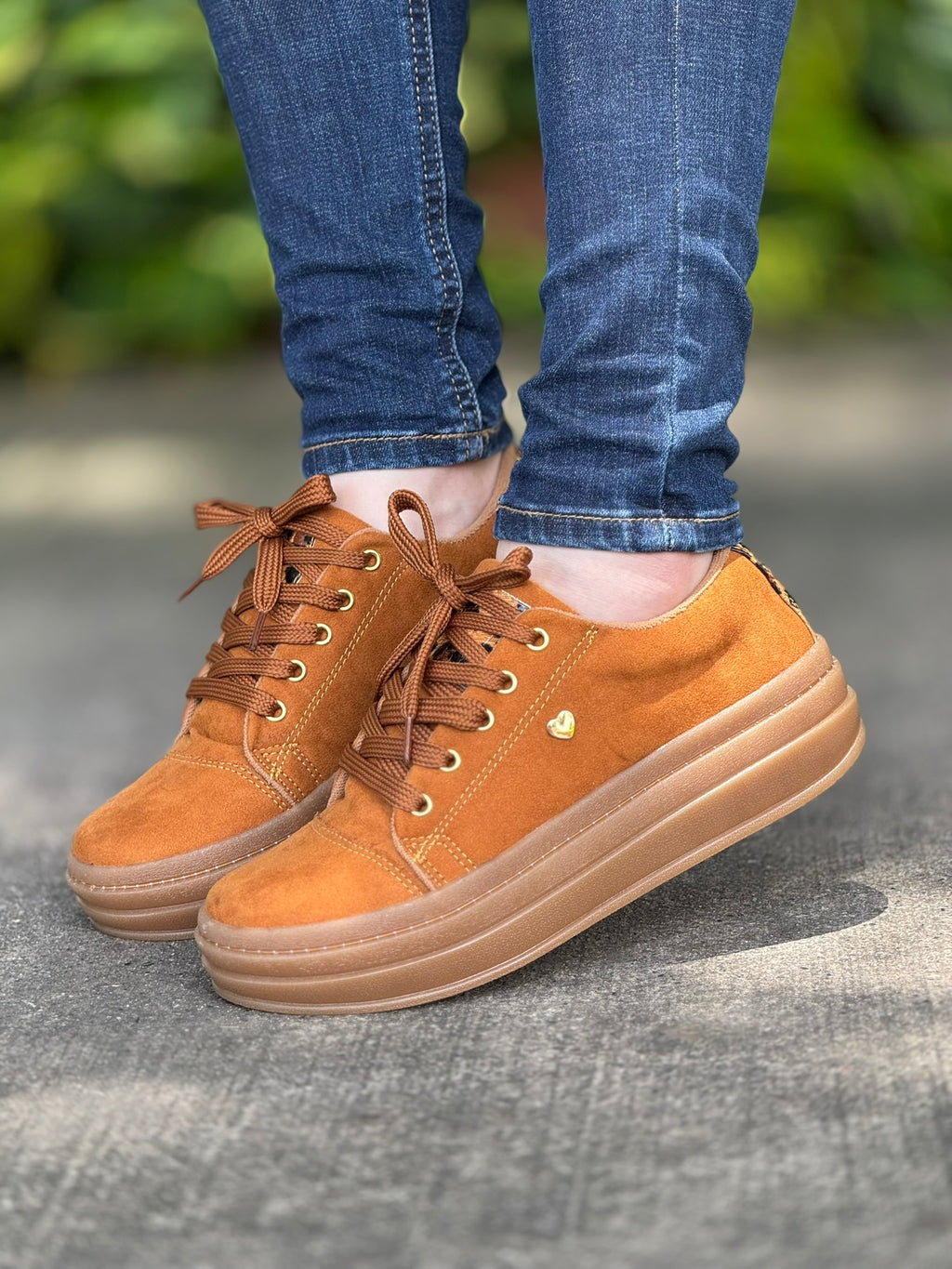 TENIS CASUAL CORA + CAJA