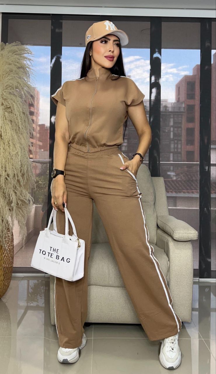 CONJUNTO CHALECO EN BURDA